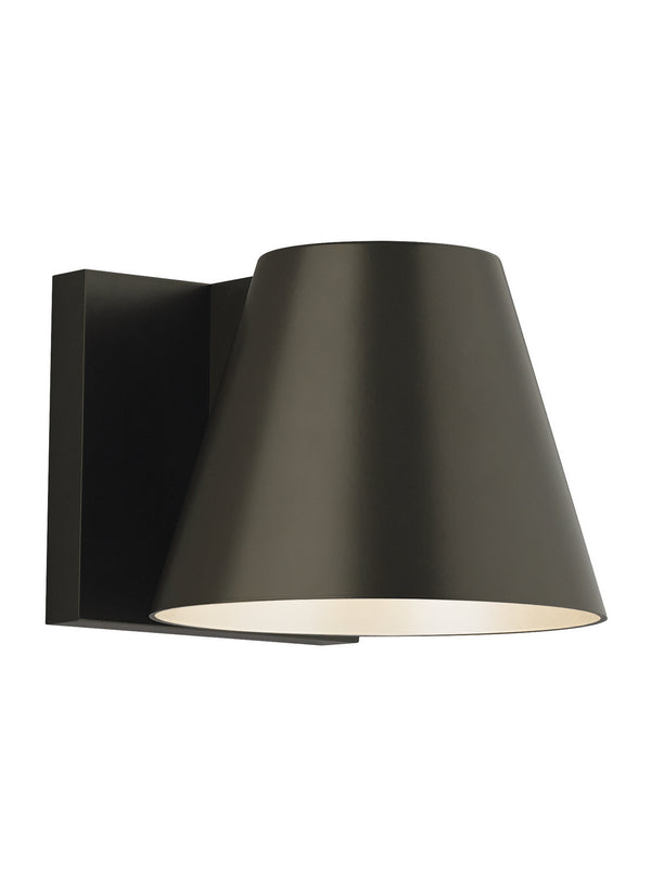 Bowman Outdoor (Wet) Wall Lantern by Visual Comfort Modern