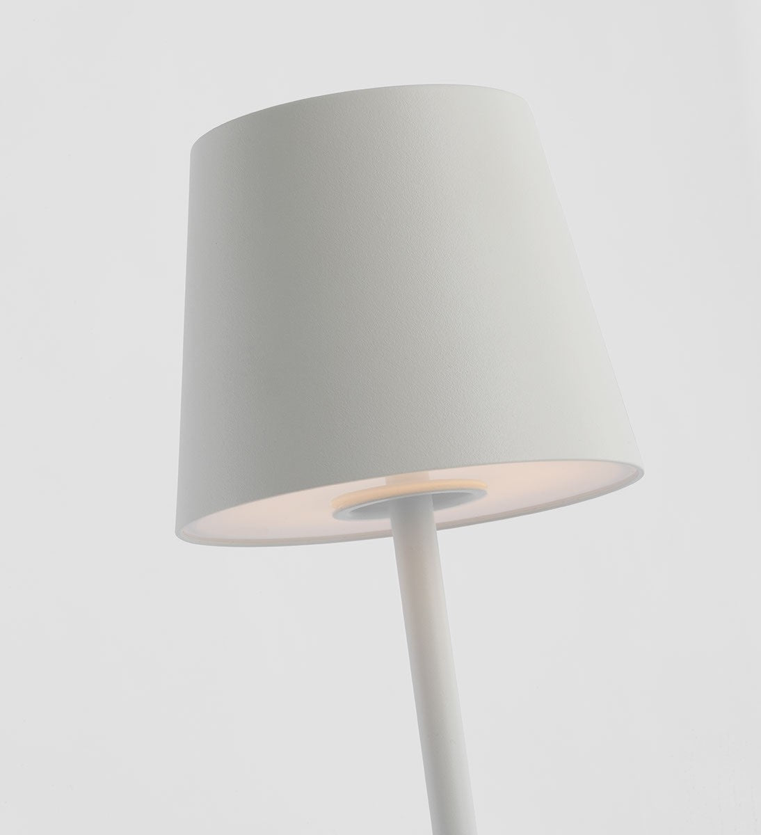Visual Comfort Nevis Table Lamp - Thumbnail 3