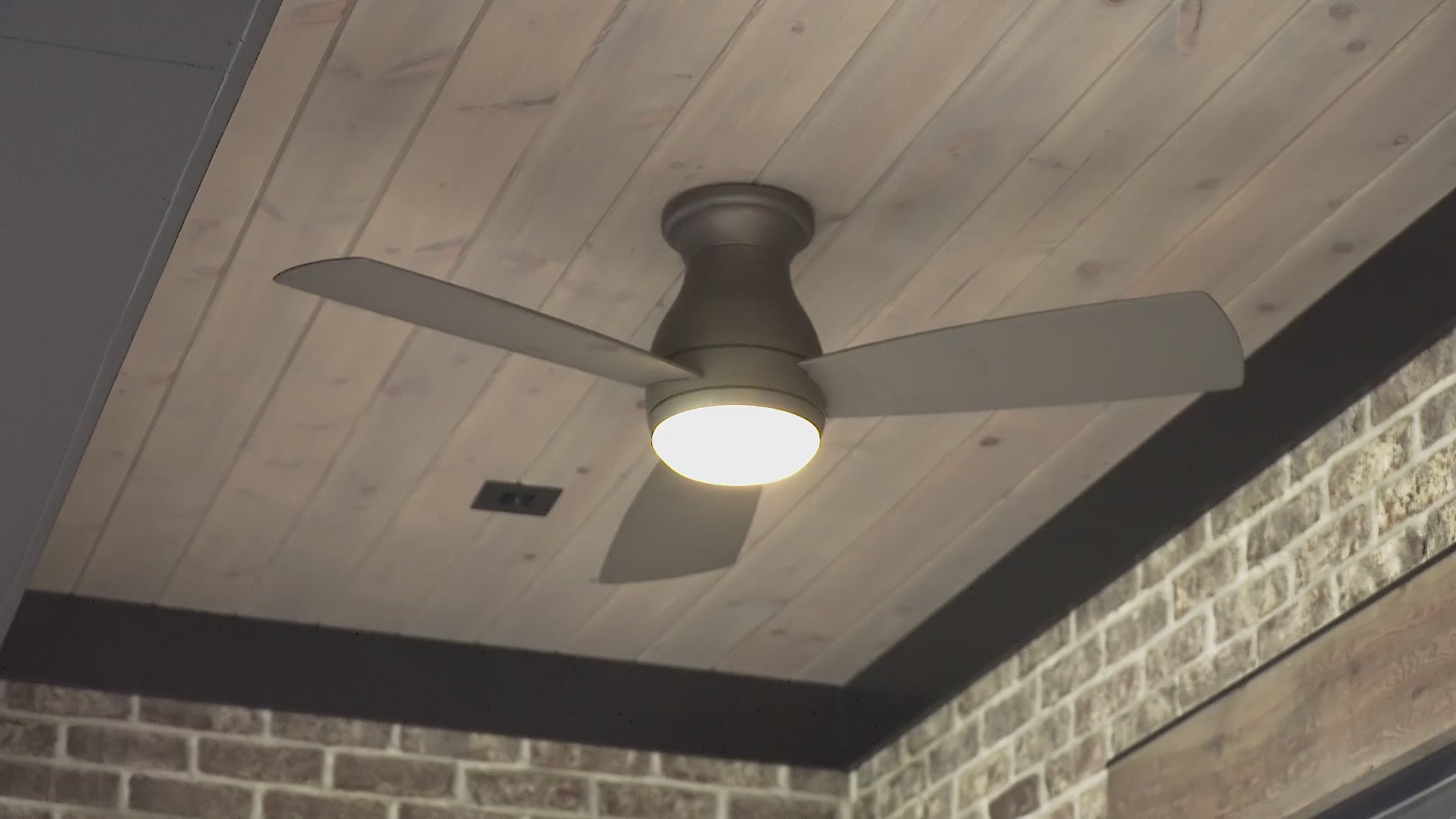Fanimation Hugh 52 inch flush mount ceiling fan: product video in a room, fan and light operation (finish shown may differ) [Fanimation-FPS8355BBLW|CUSTOM|1]